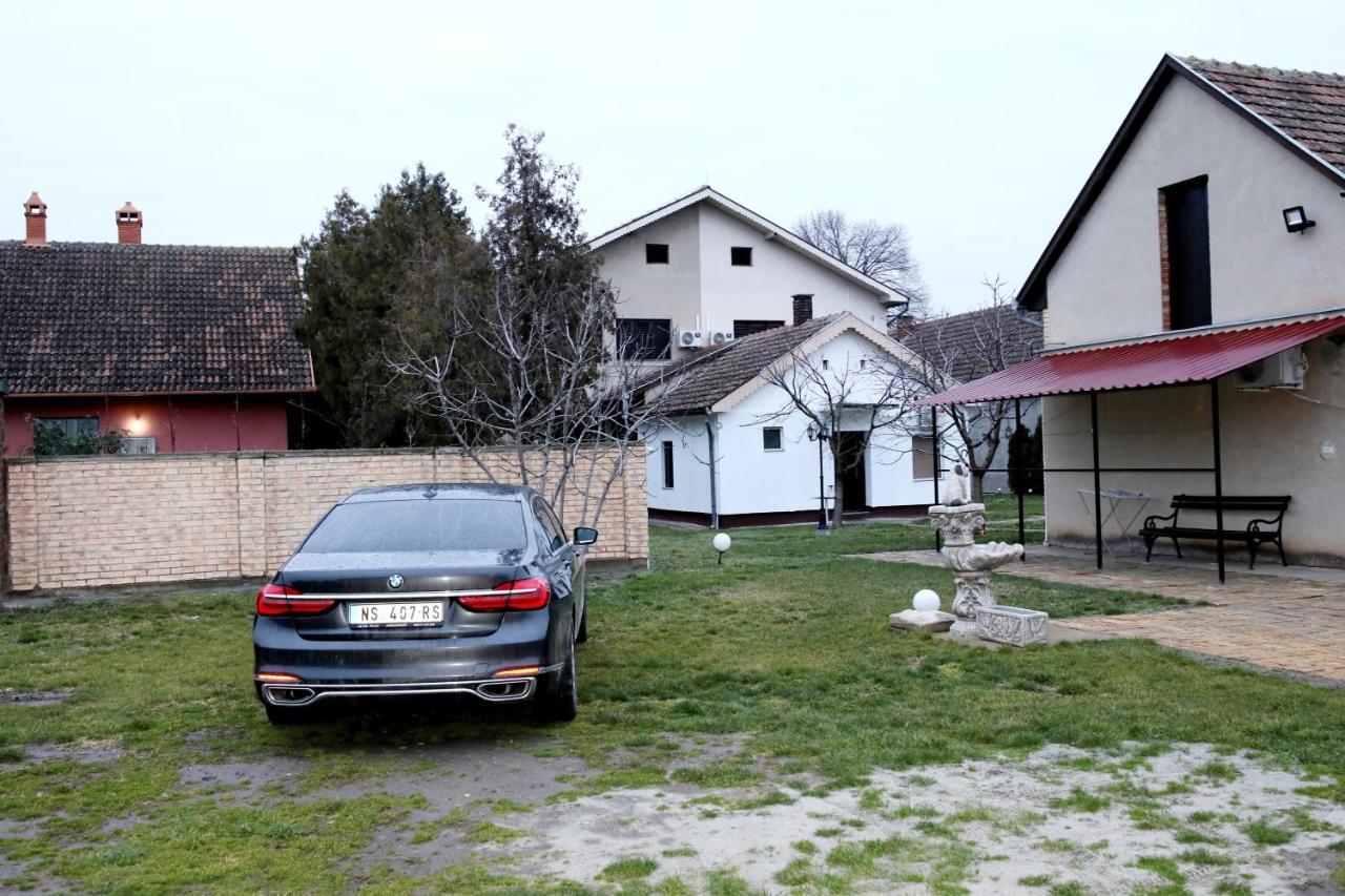 Hotel Vila Vasilije Novi Knezevac Esterno foto